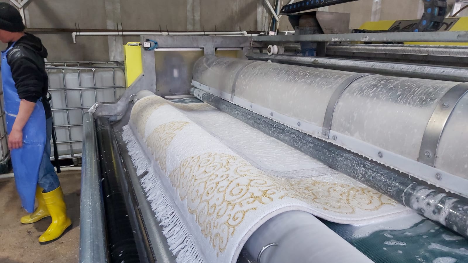 Profesyonel Halı Yıkama Çalışma Anı